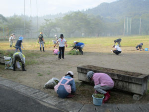 小学校草刈り