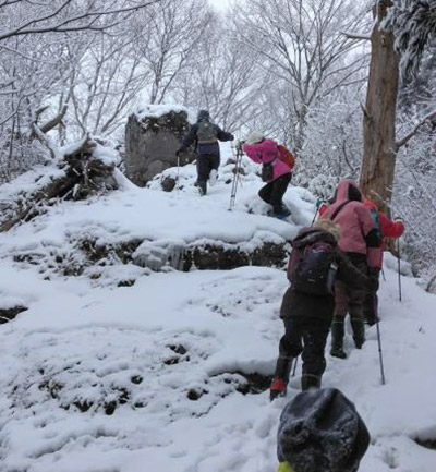 雪に覆われた阿古耶谷